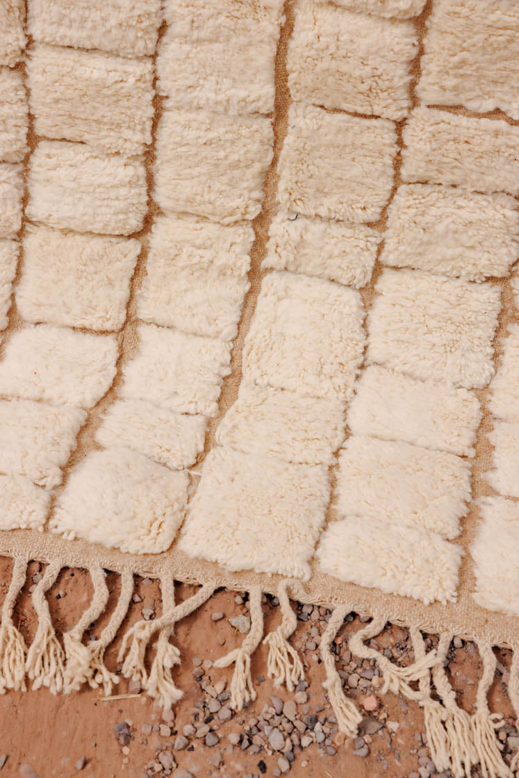 Hand tufted White Beige Moroccan Rug 5x8ft