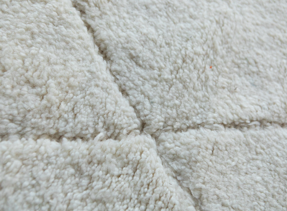 Hand tufted White Moroccan Rug 5x8ft