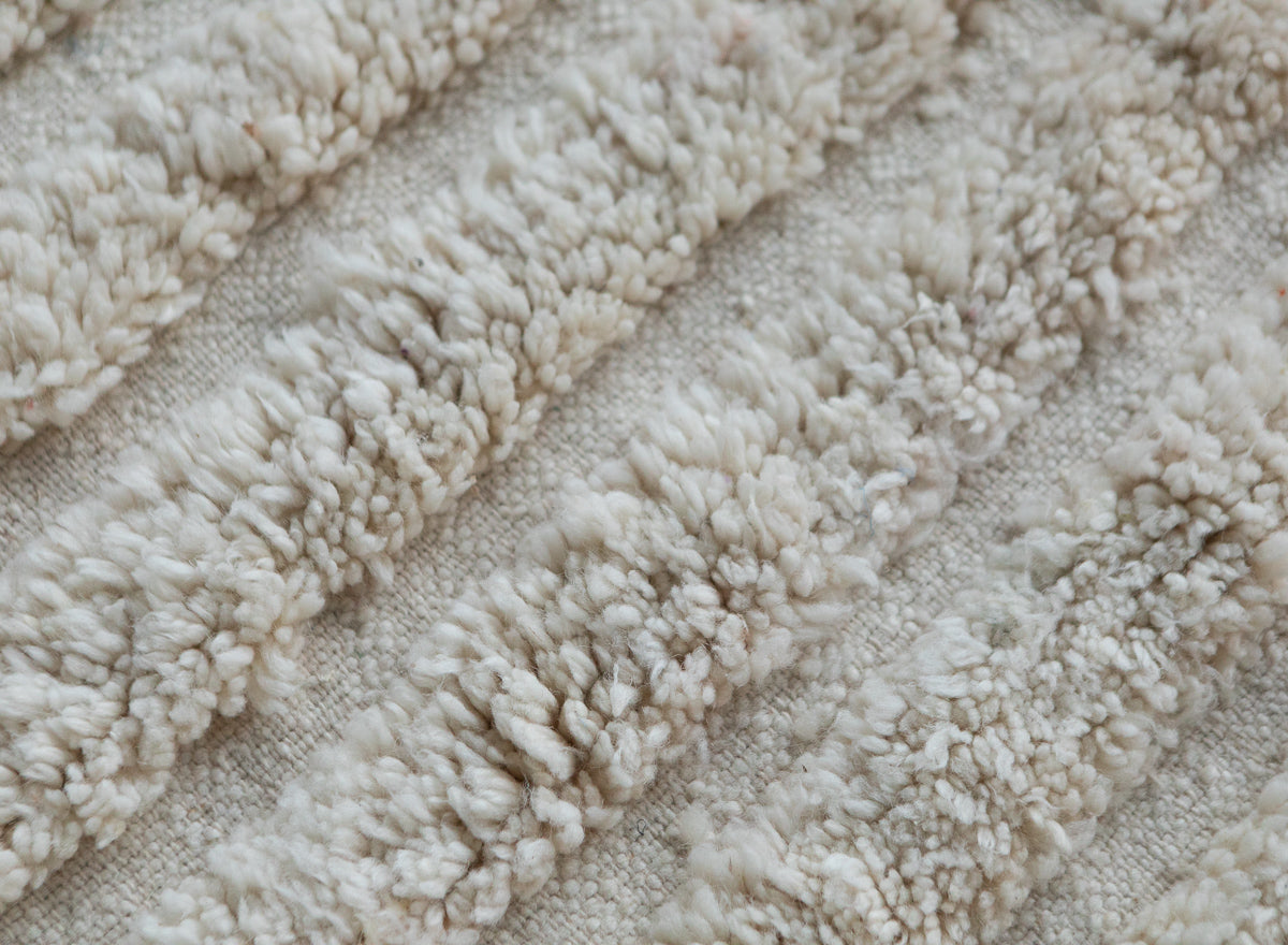 Hand tufted White Moroccan Rug 5x8ft