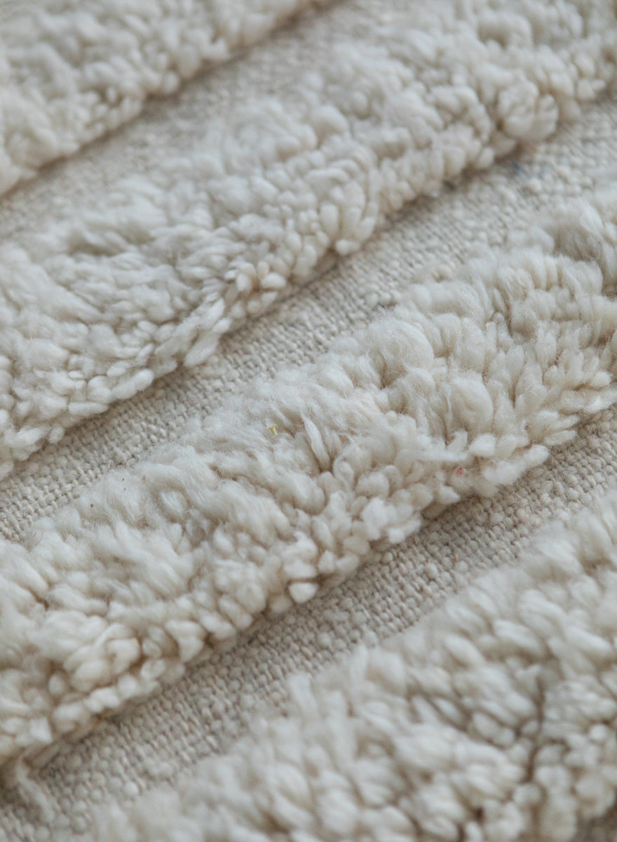 Hand tufted White Moroccan Rug 5x8ft