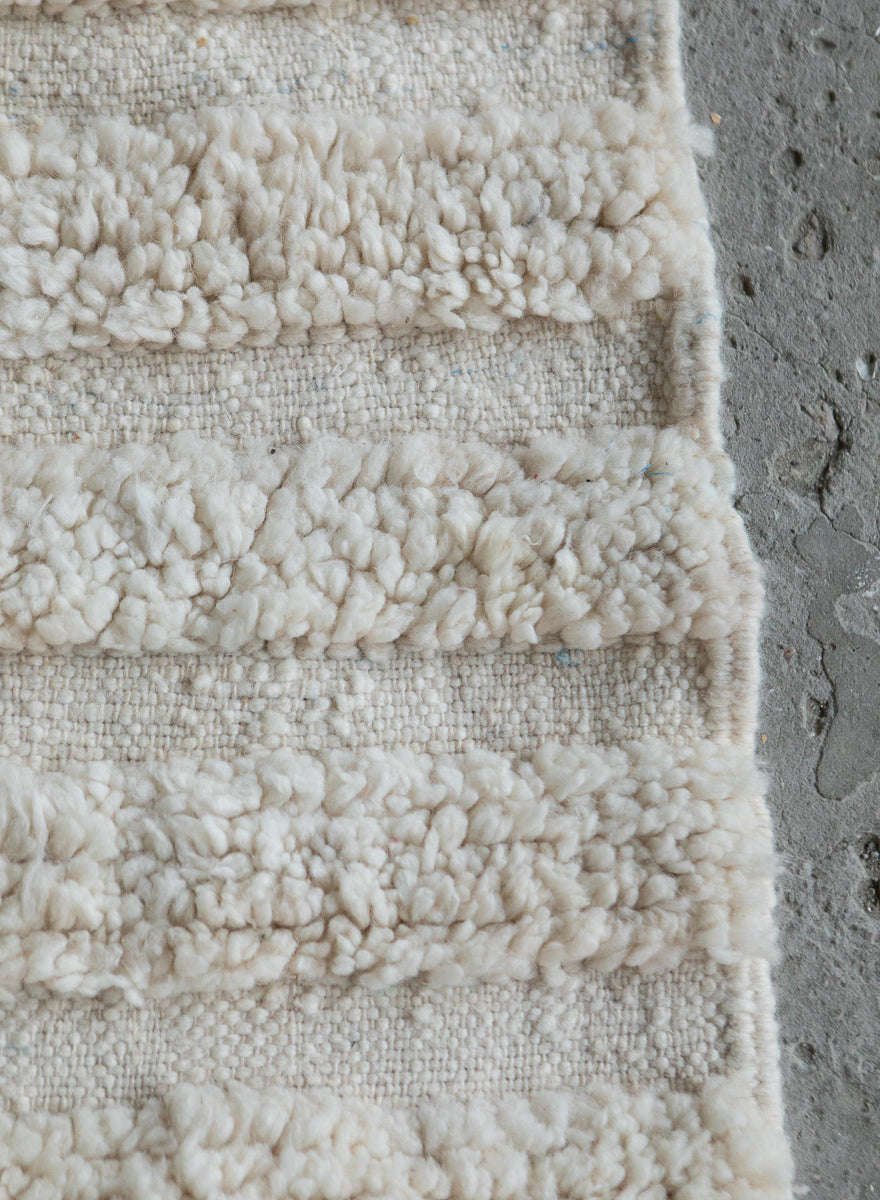 Hand tufted White Moroccan Rug 5x8ft