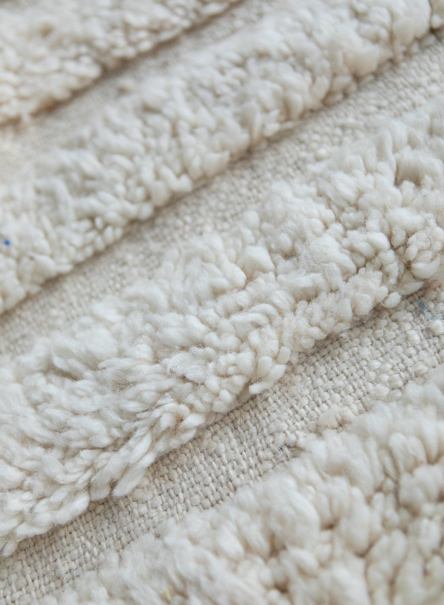 Hand tufted White Moroccan Rug 5x8ft