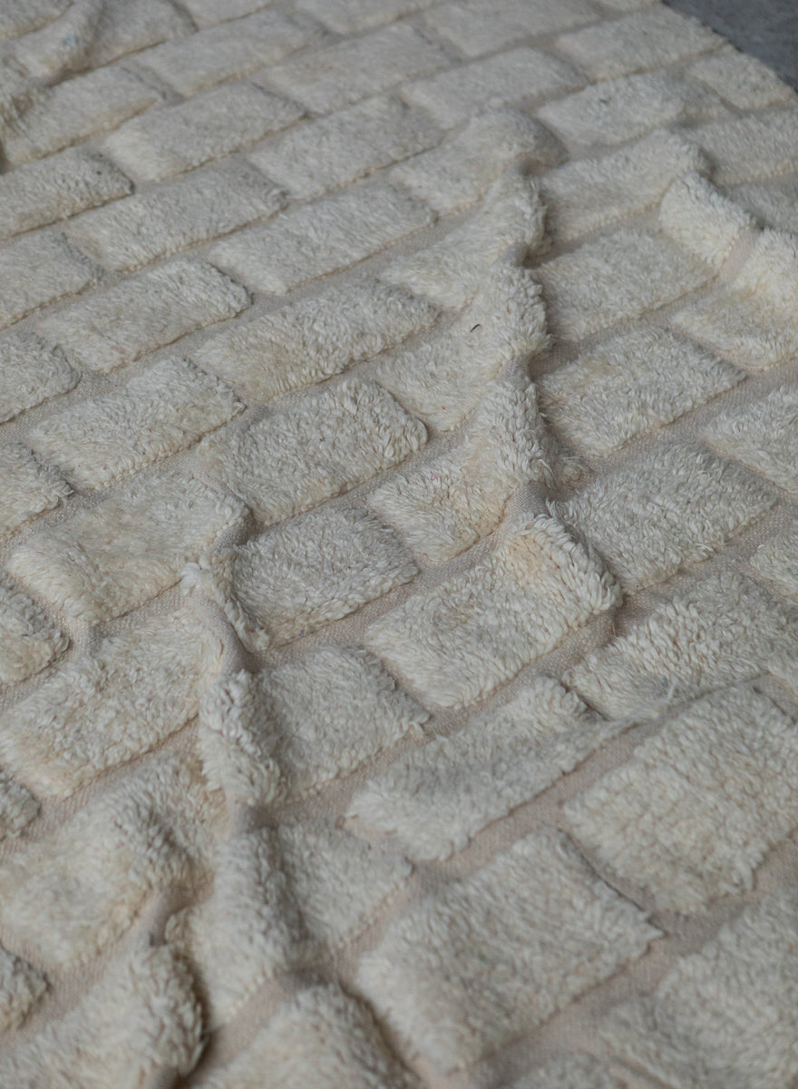 Hand tufted White Moroccan Rug 5x8ft