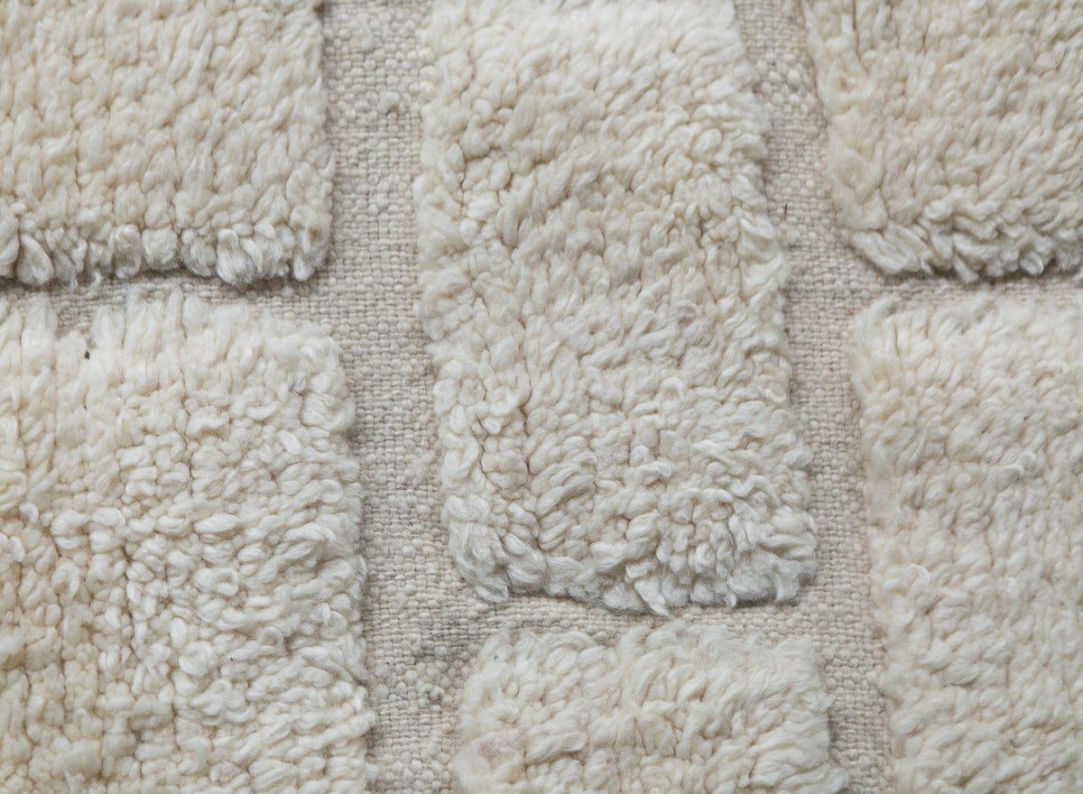 Hand tufted White Moroccan Rug 5x8ft