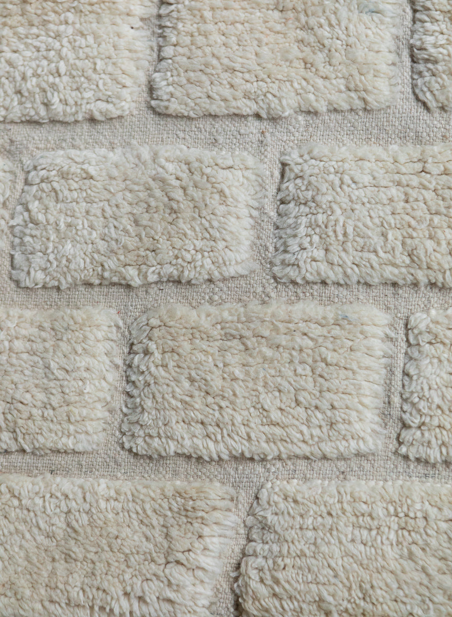 Hand tufted White Moroccan Rug 5x8ft