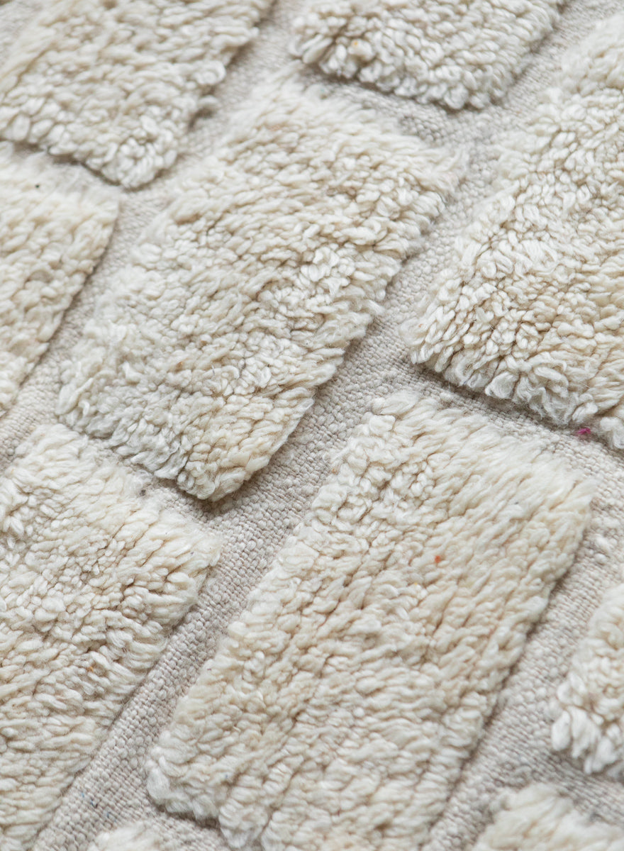 Hand tufted White Moroccan Rug 5x8ft